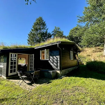 Traehytte Pa 1,9 Hektar Fredet Ved Rebild *