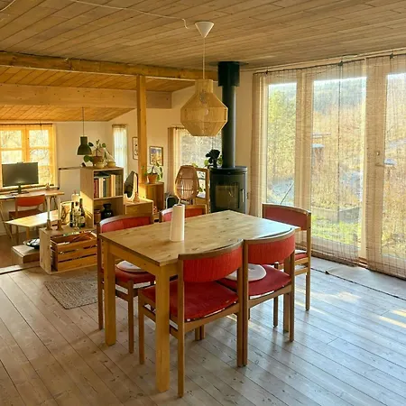 Traehytte Pa 1,9 Hektar Fredet Ved Rebild Stovring